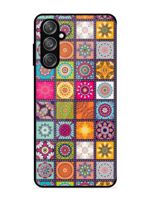 Seamless Pattern Vintage Glossy Metal Phone Cover for Samsung Galaxy M15 (5G)